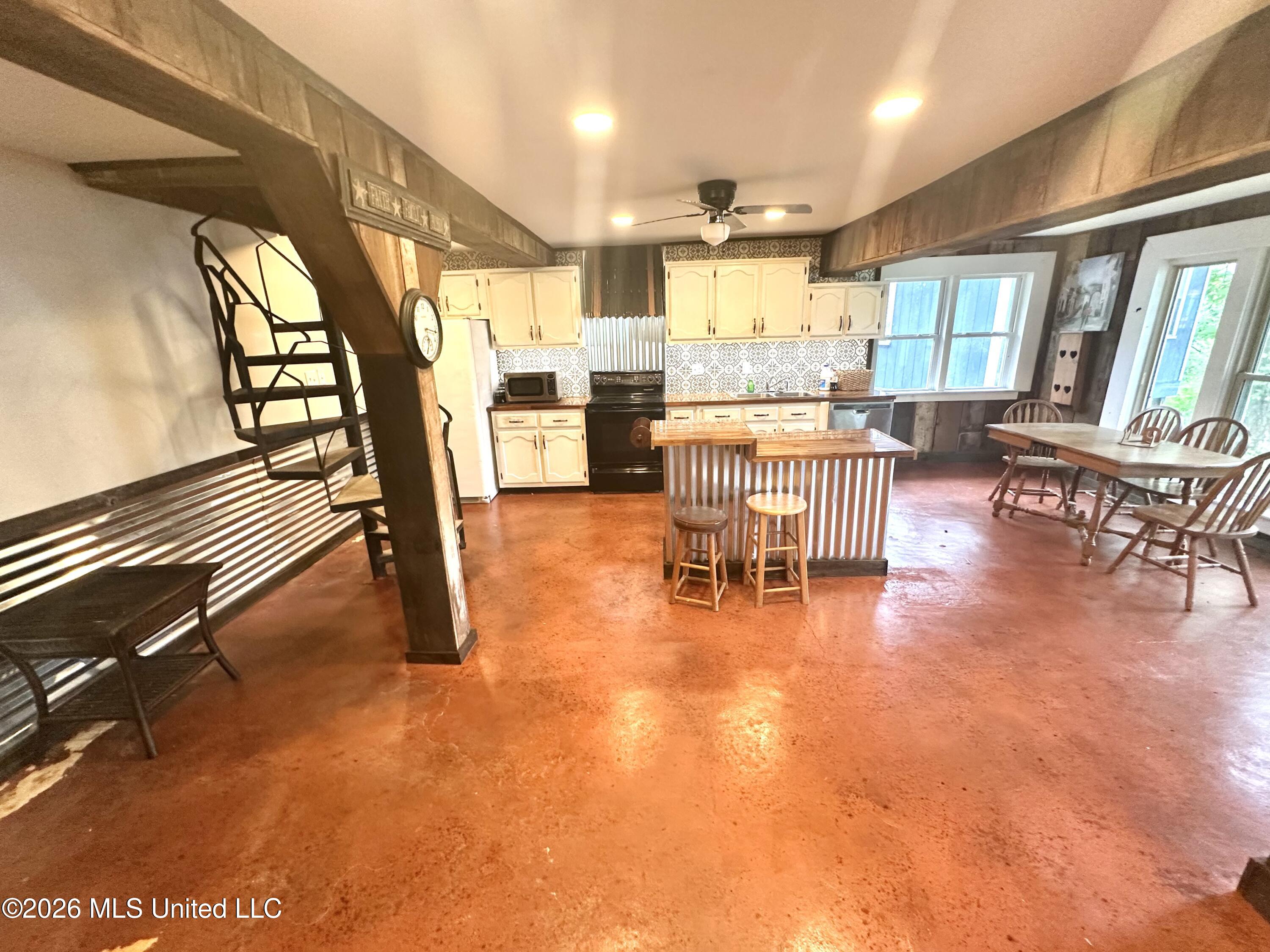 385 Lake Shore Drive