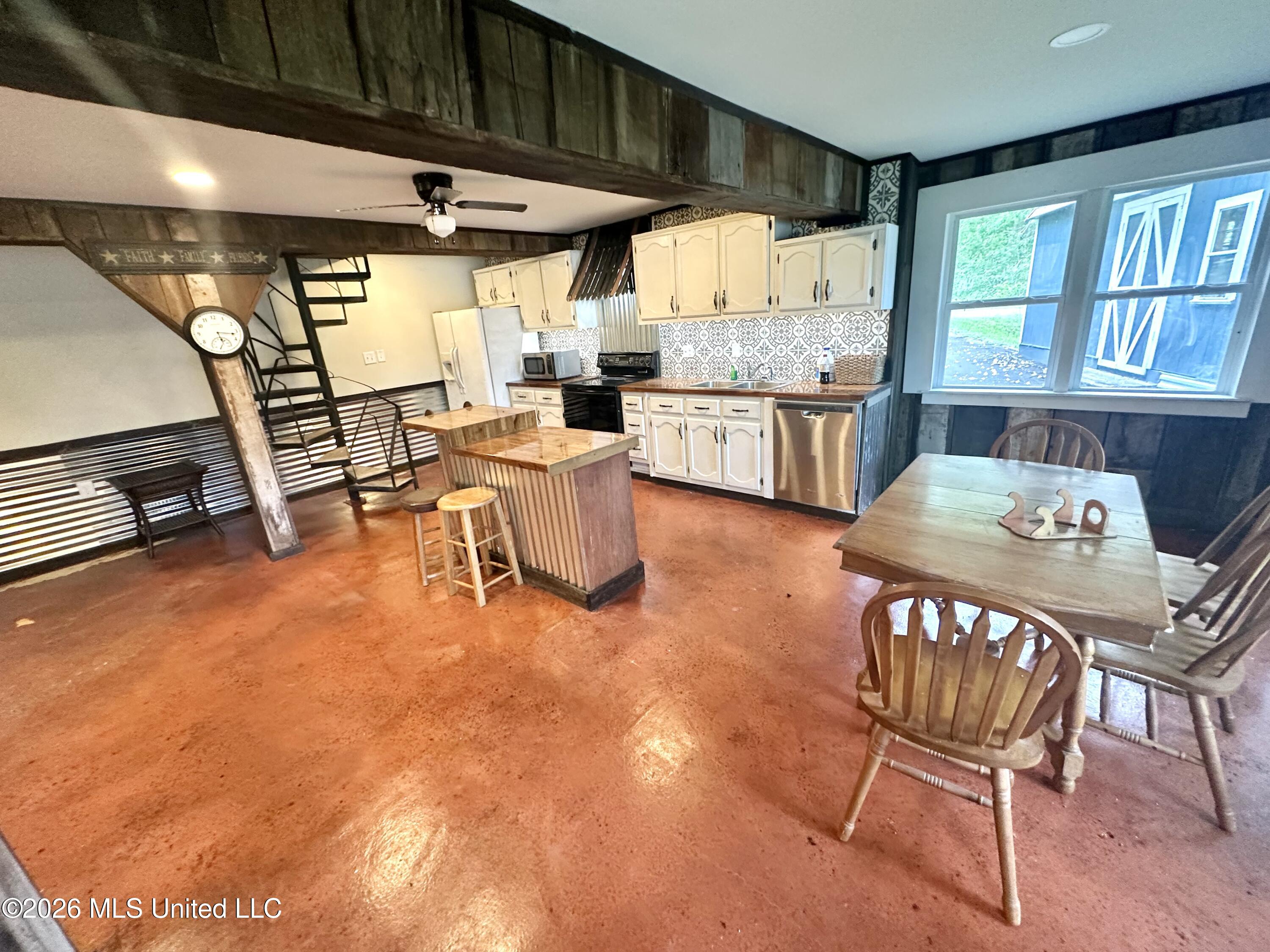 385 Lake Shore Drive