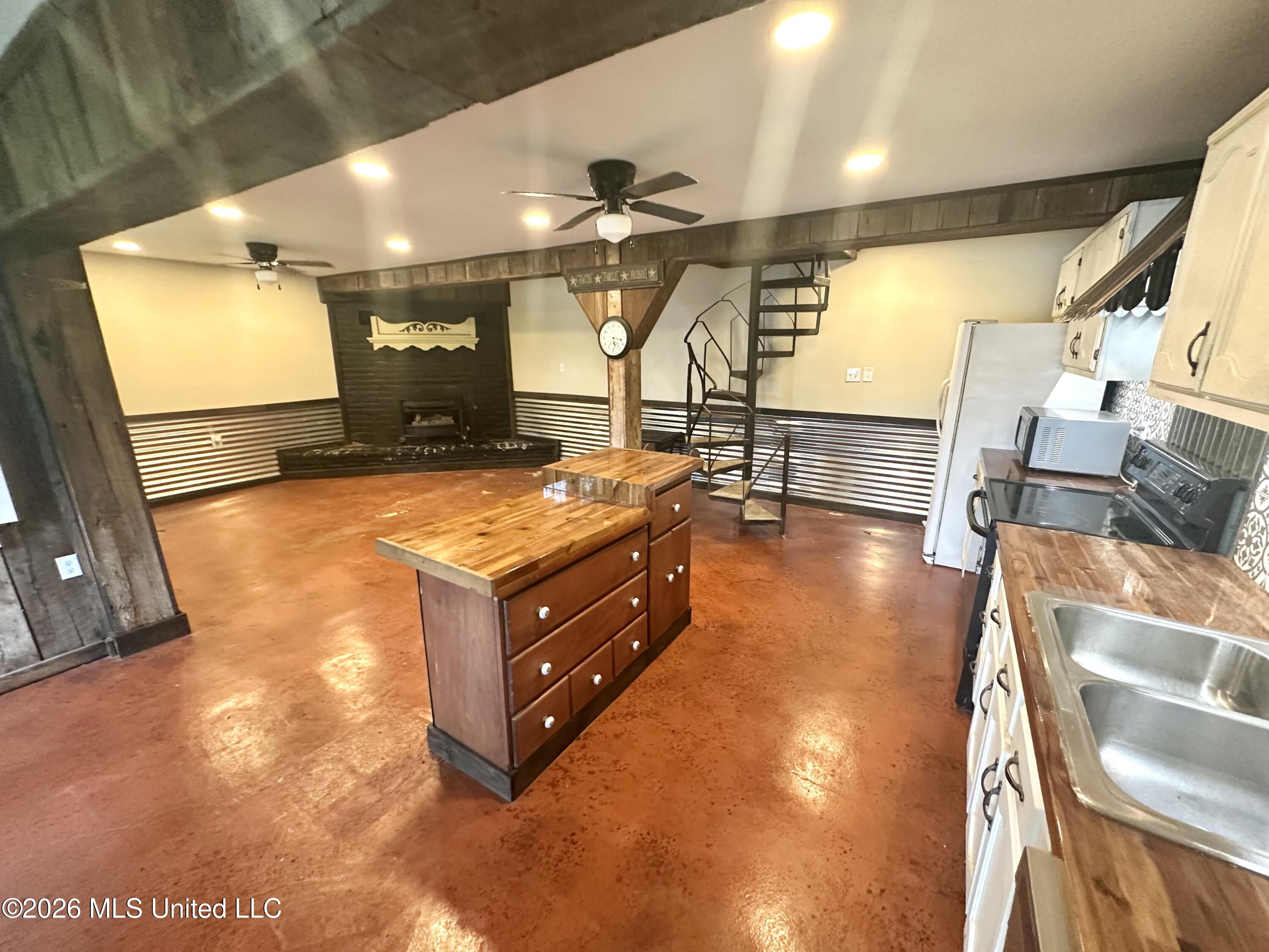 385 Lake Shore Drive