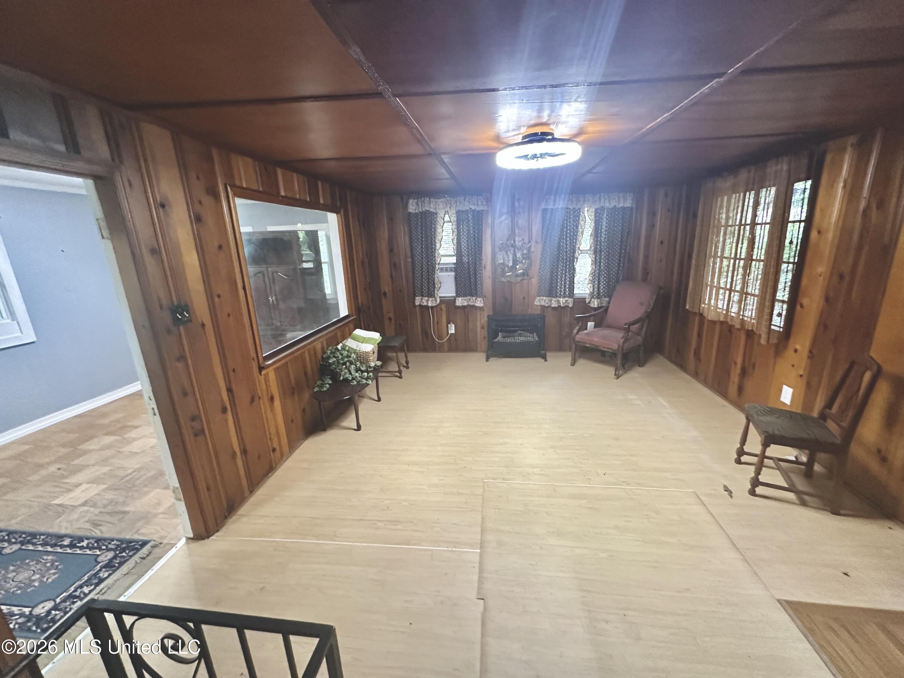 385 Lake Shore Drive