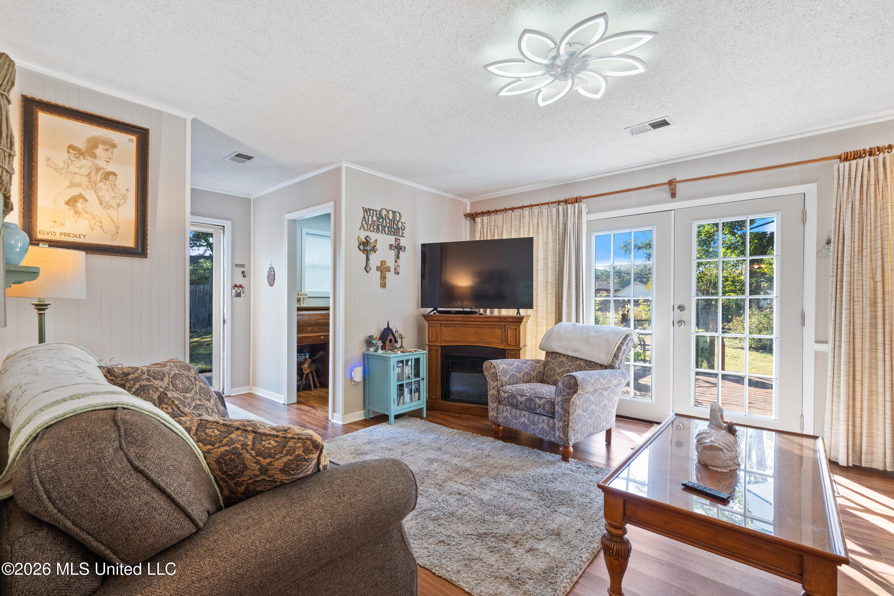 8238 Sara Cove