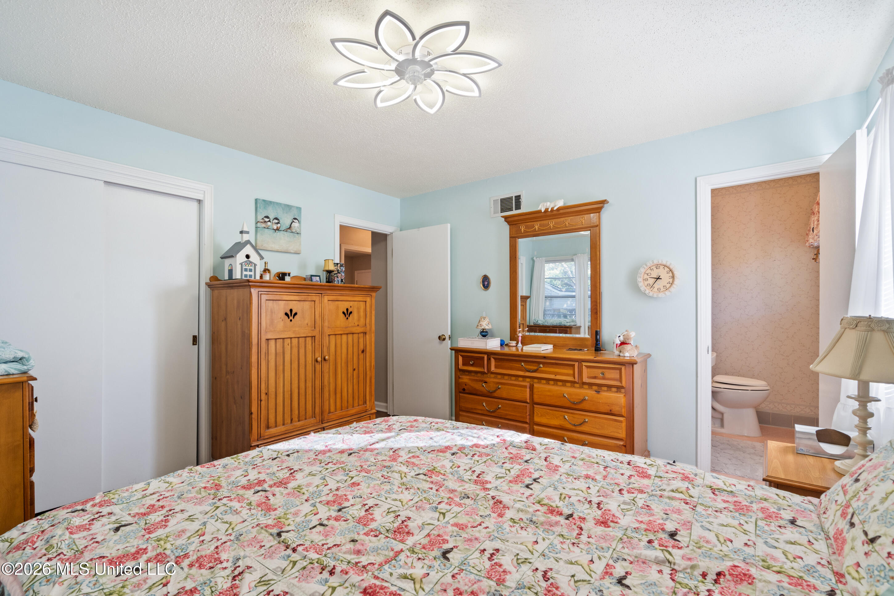 8238 Sara Cove