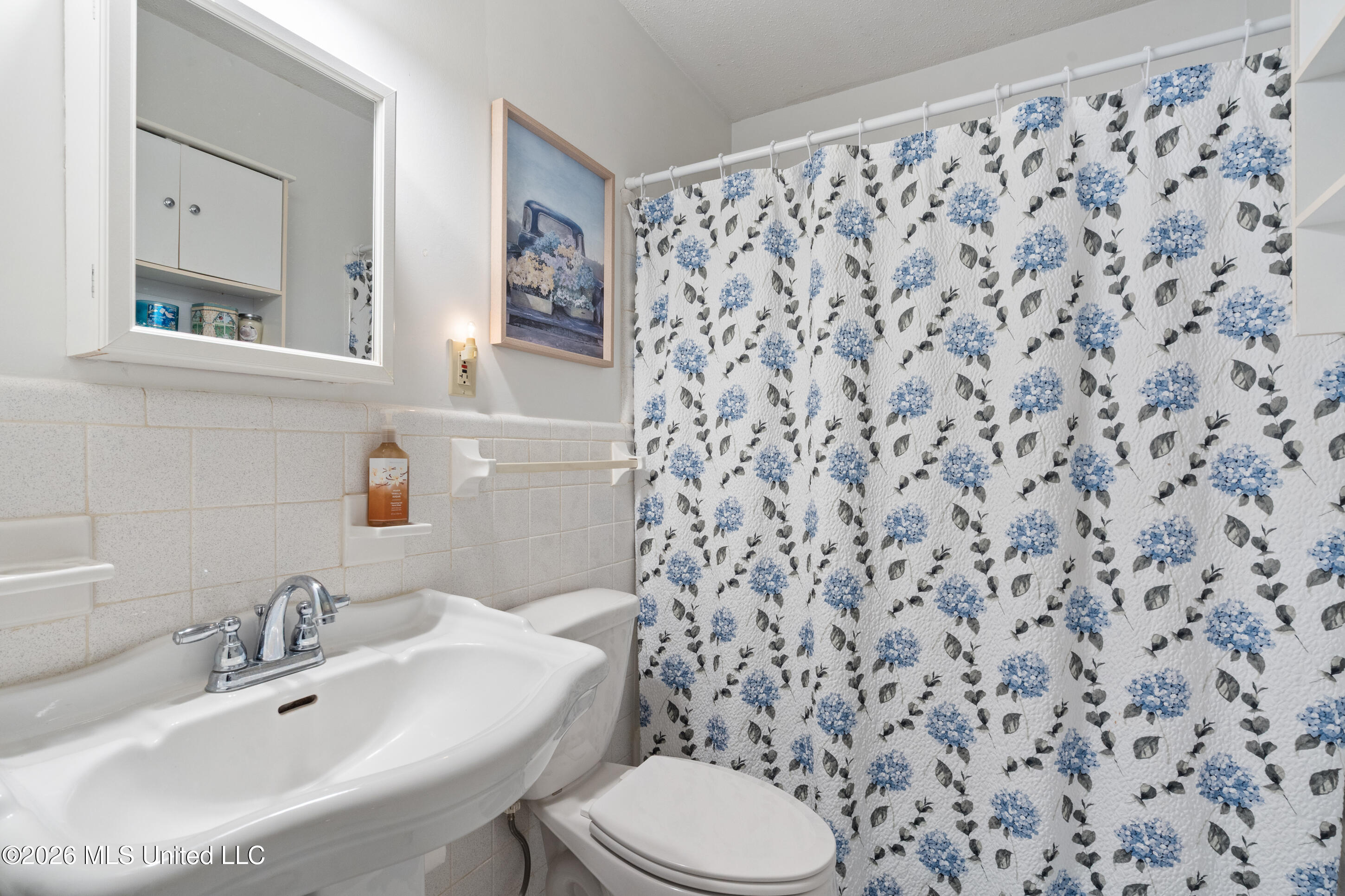 8238 Sara Cove