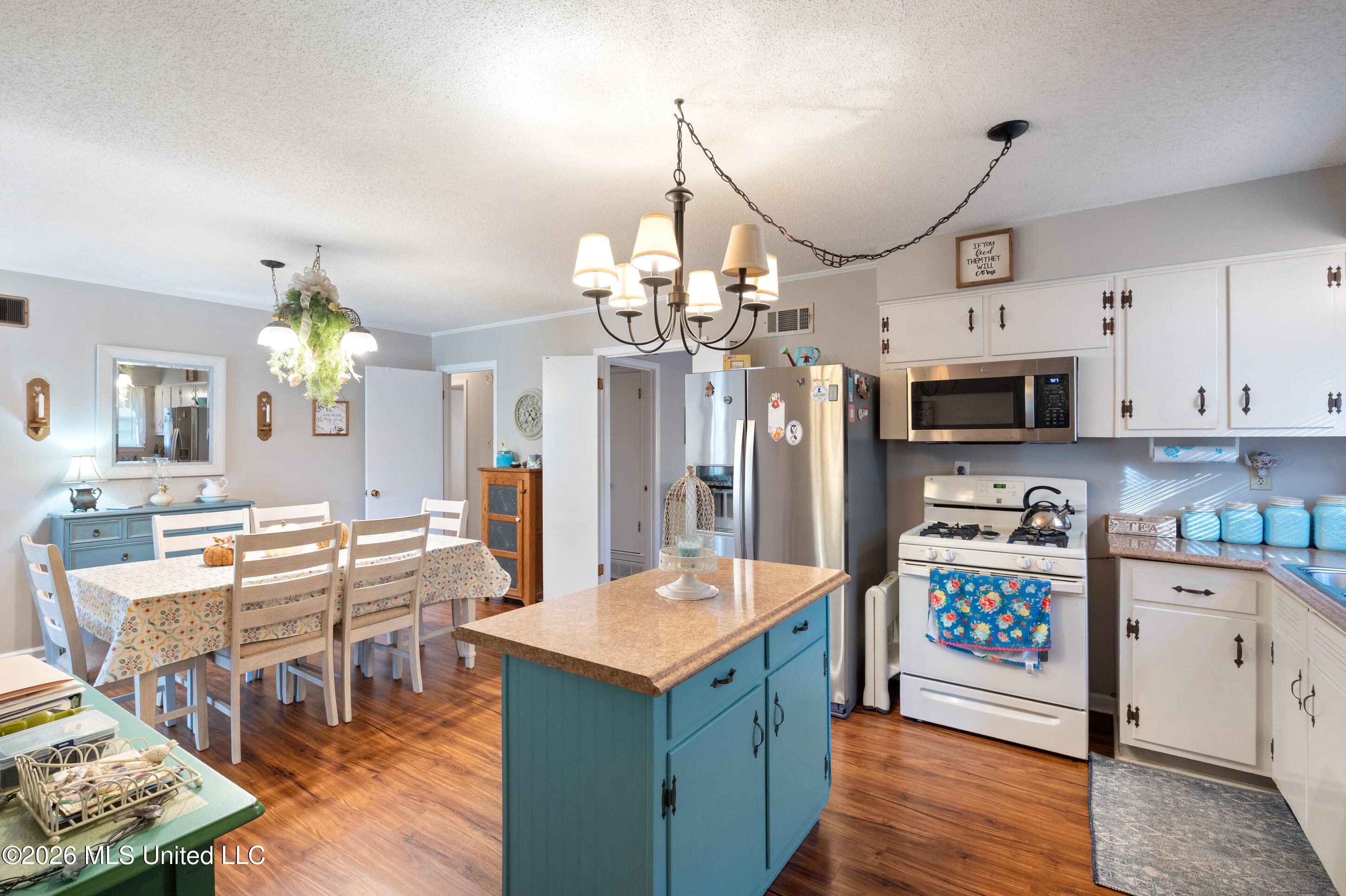8238 Sara Cove