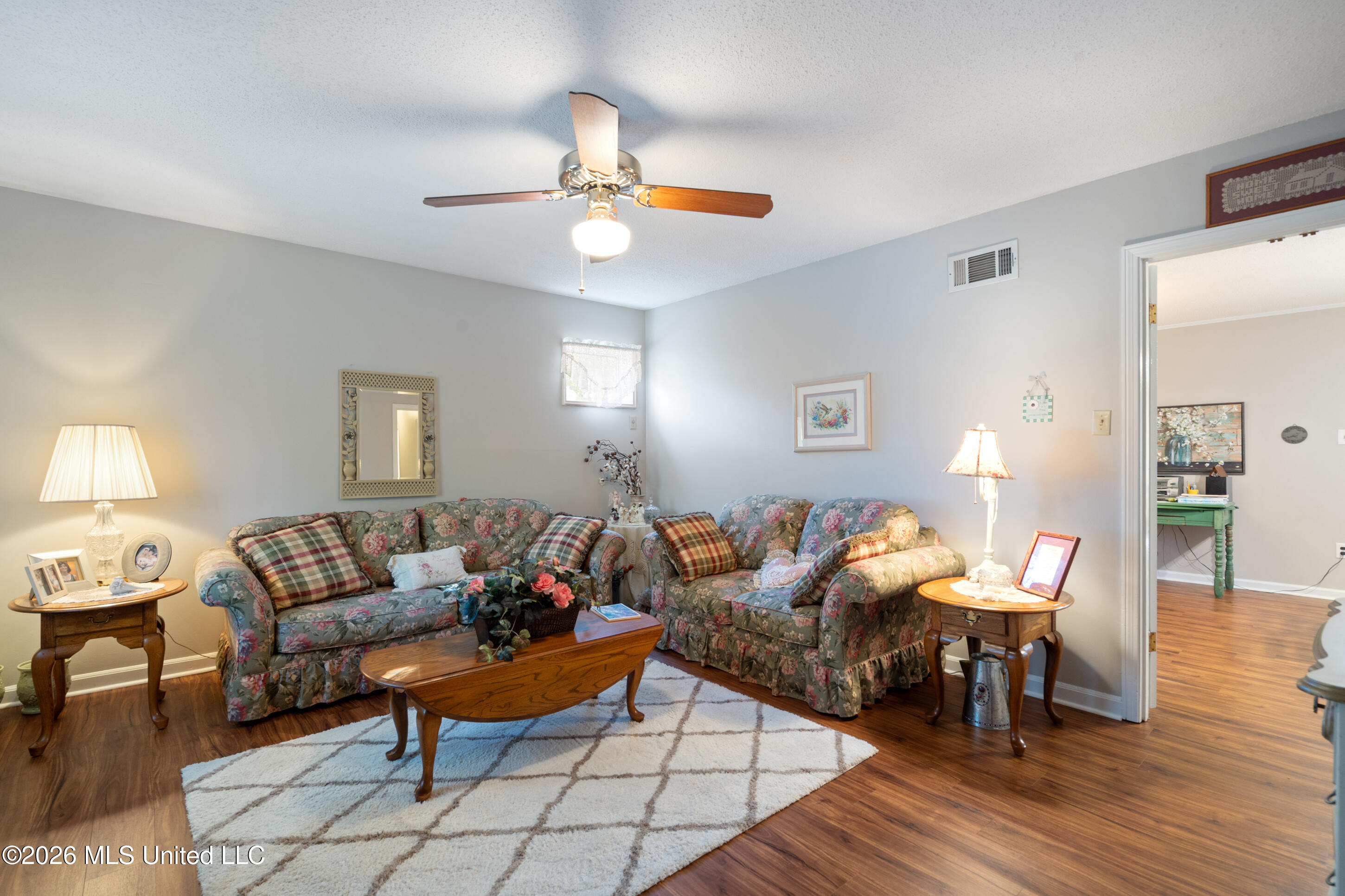 8238 Sara Cove