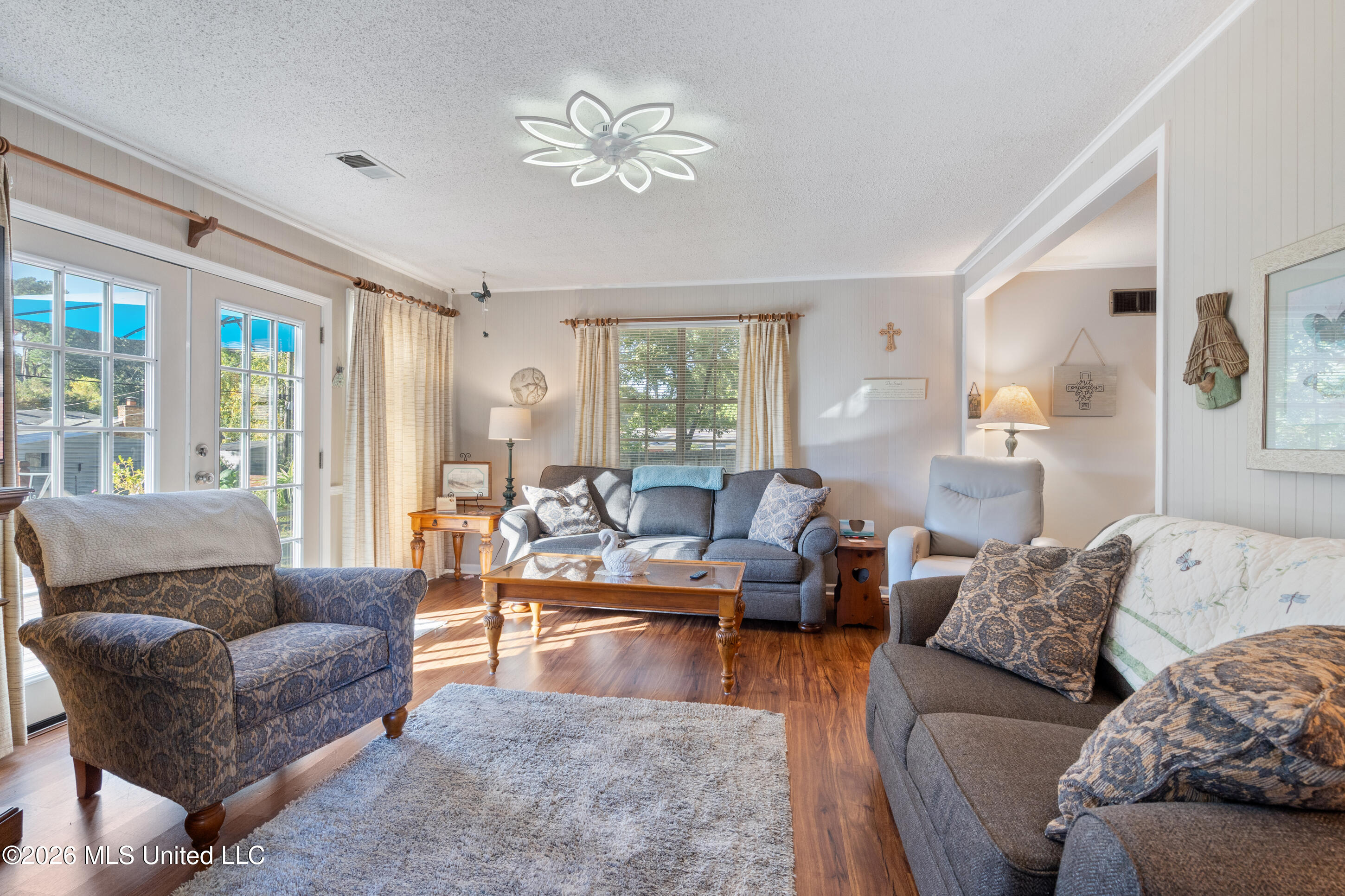8238 Sara Cove