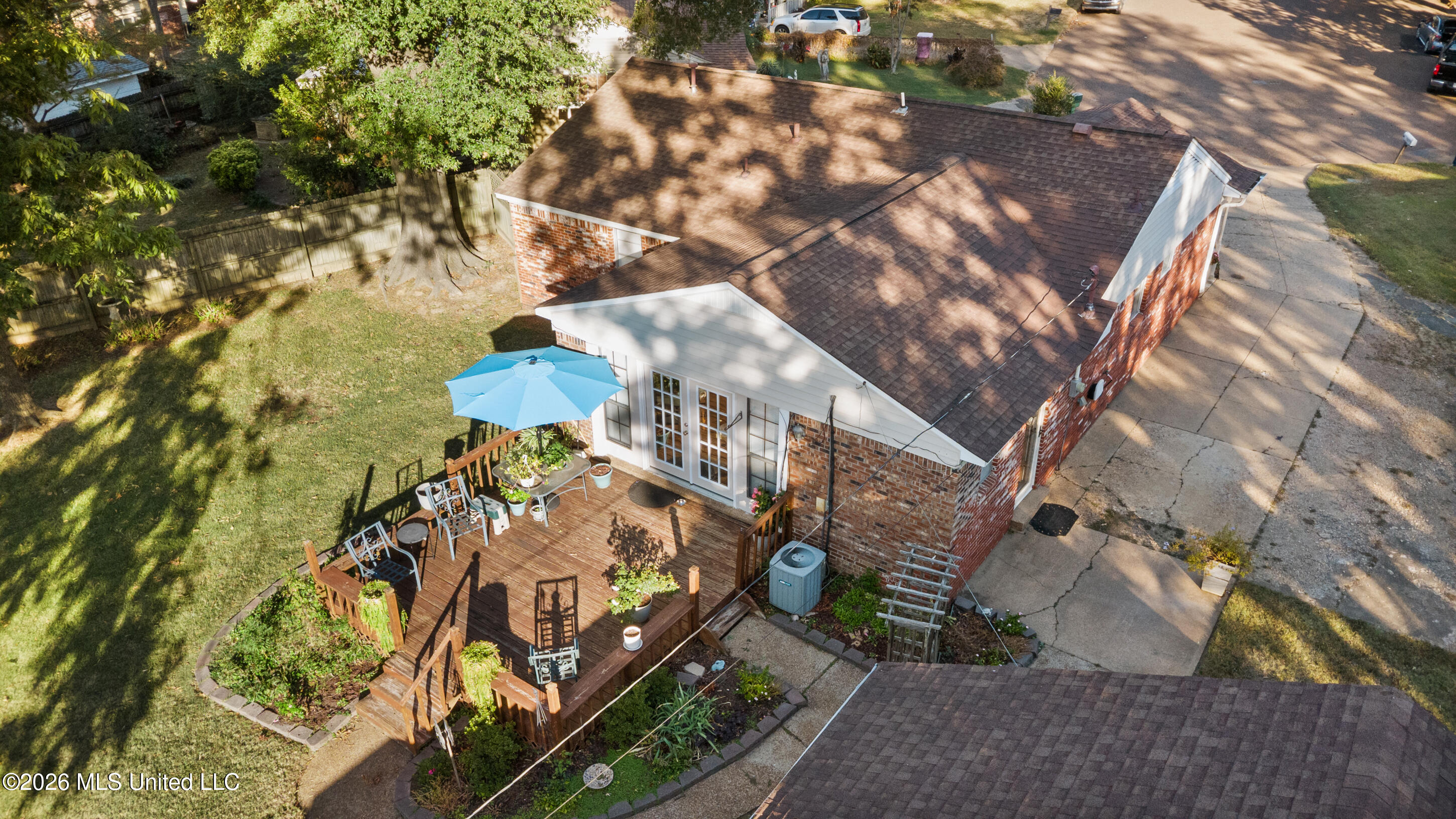 8238 Sara Cove