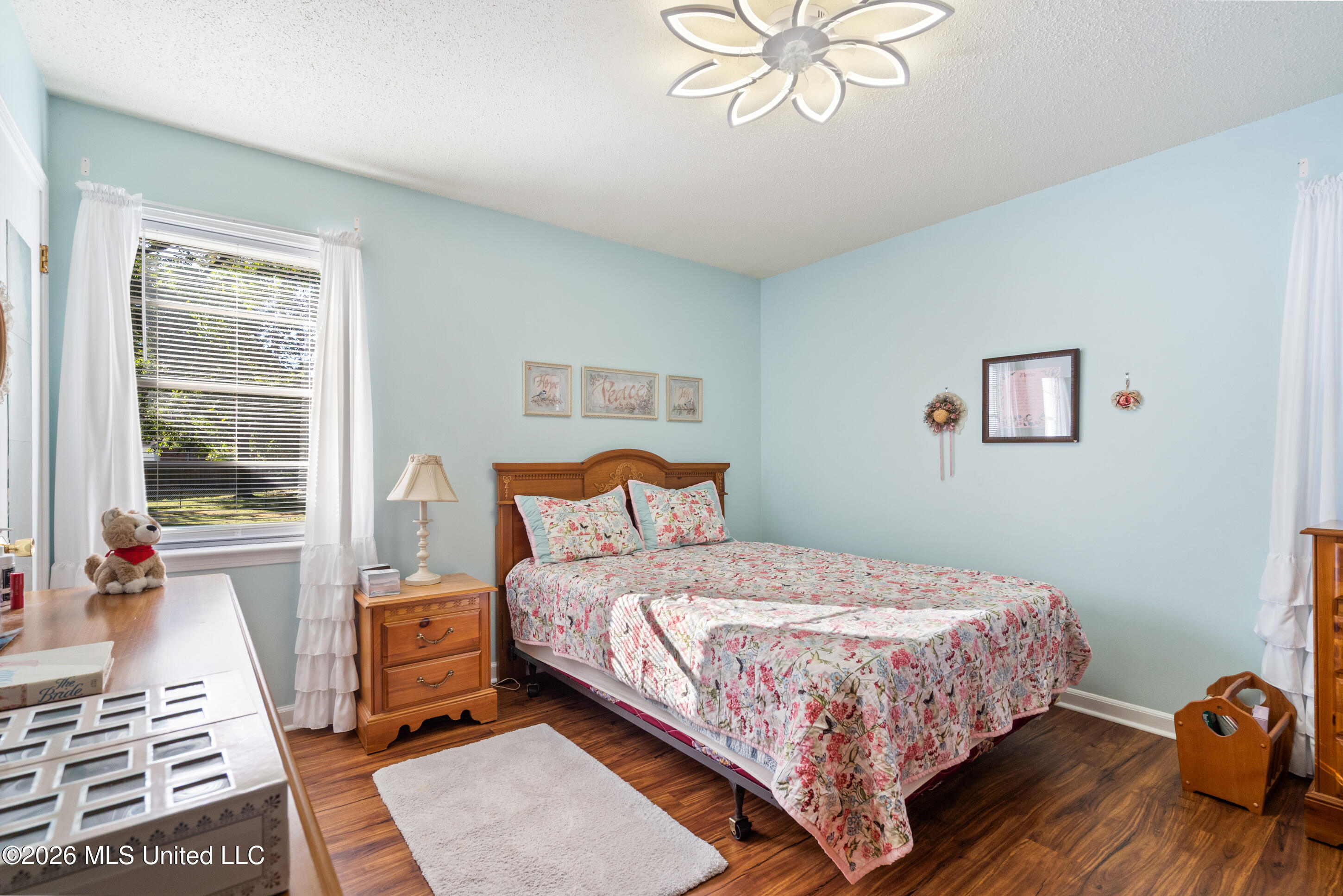 8238 Sara Cove