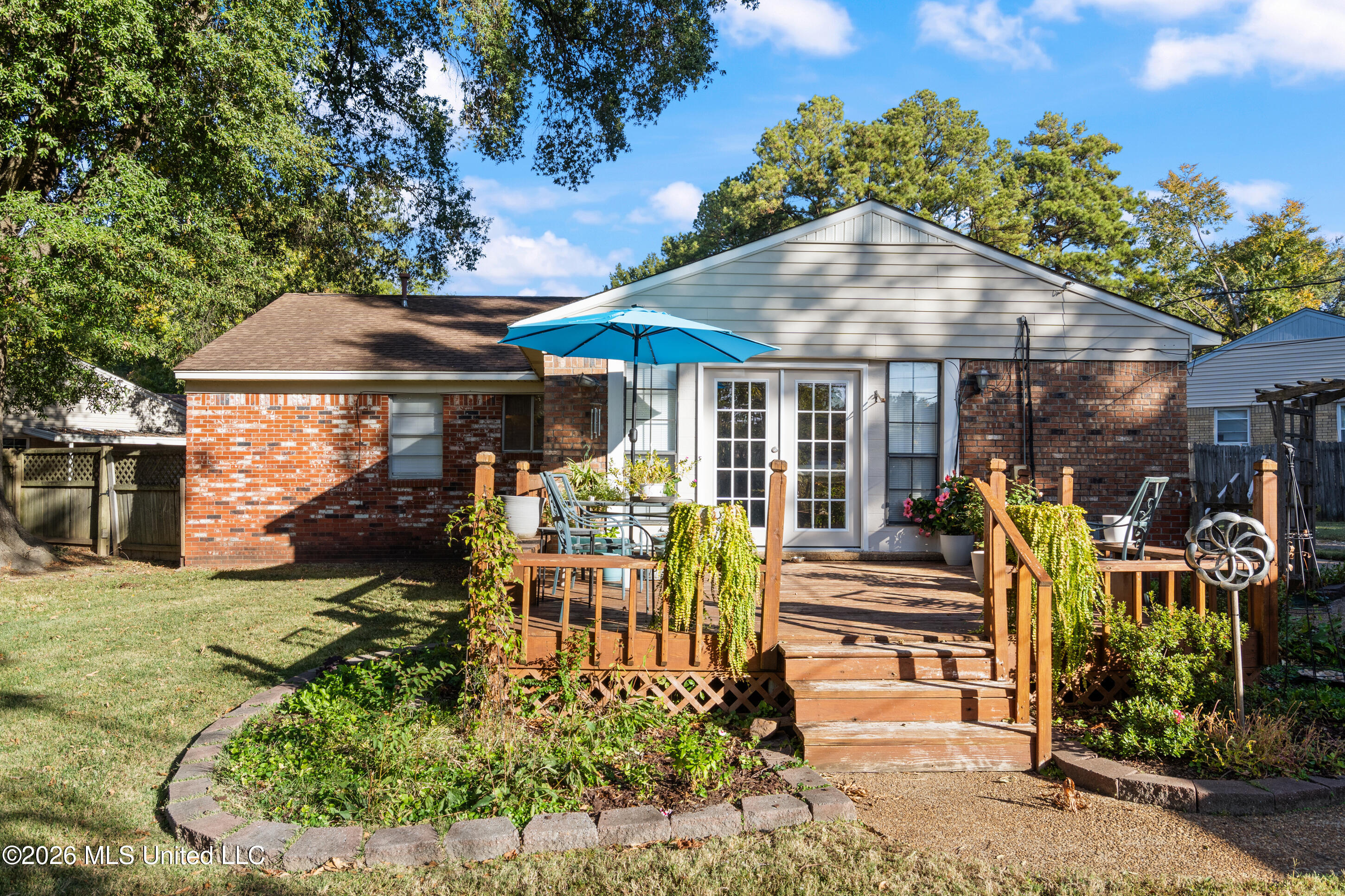 8238 Sara Cove