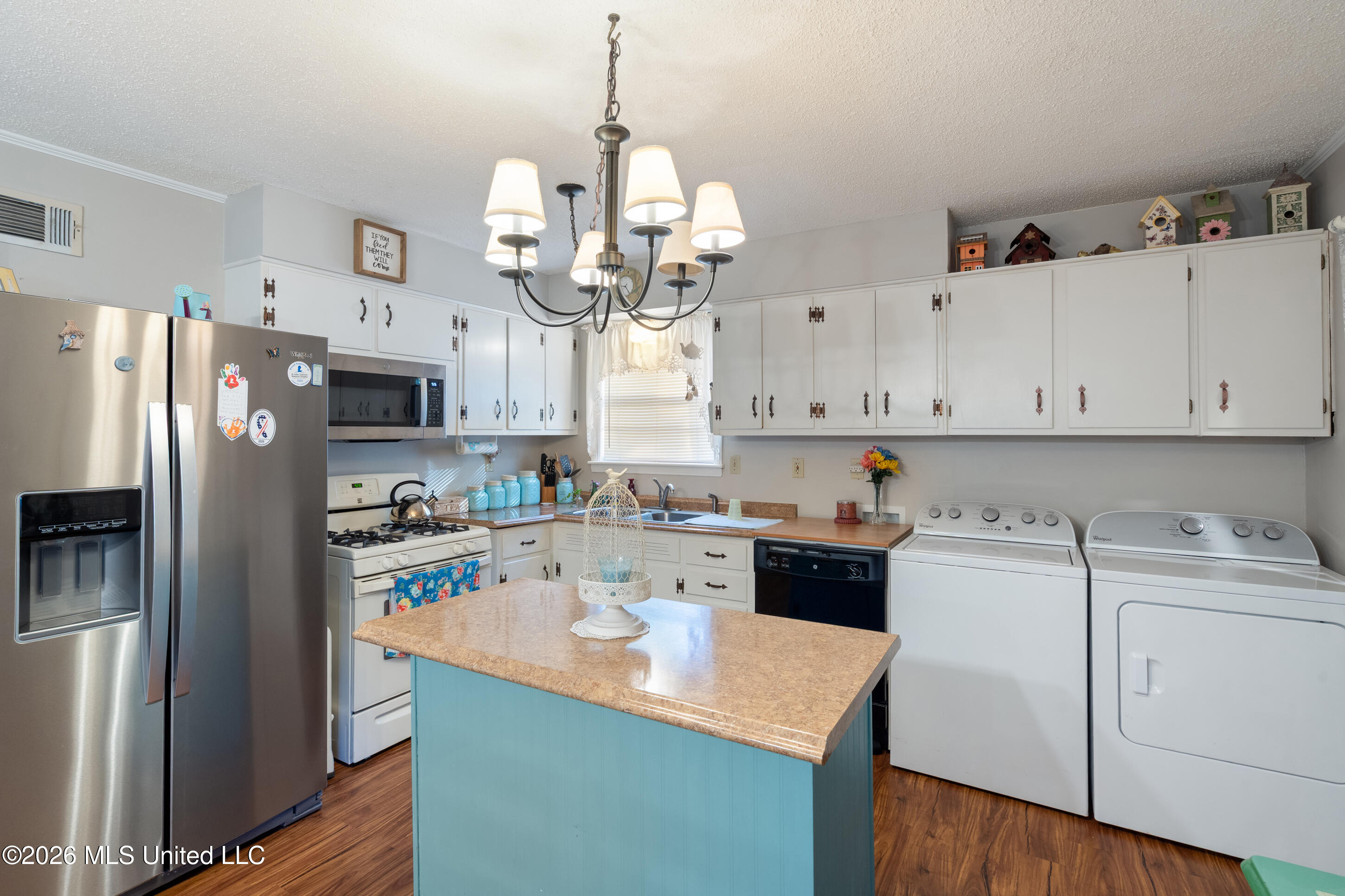 8238 Sara Cove