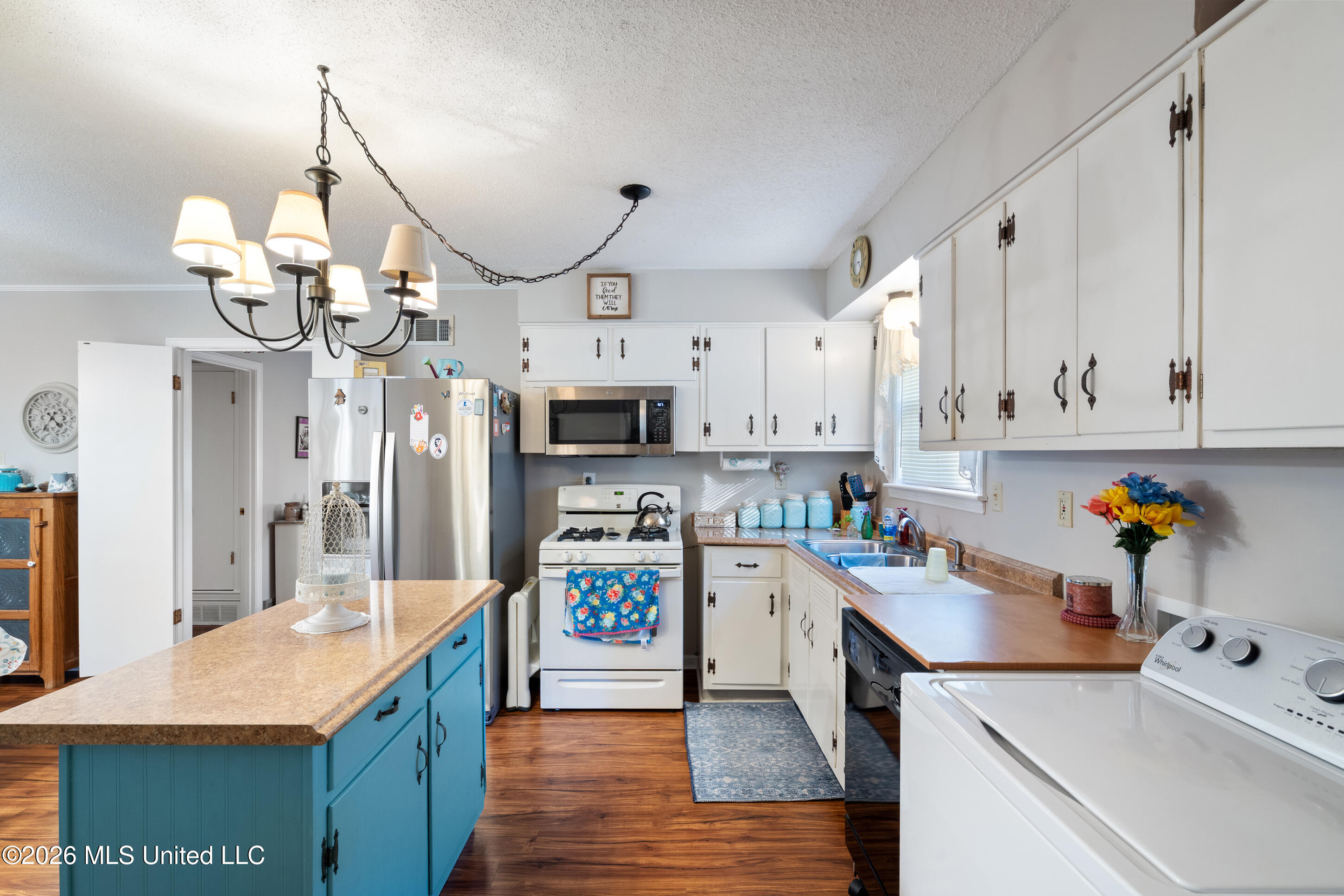 8238 Sara Cove