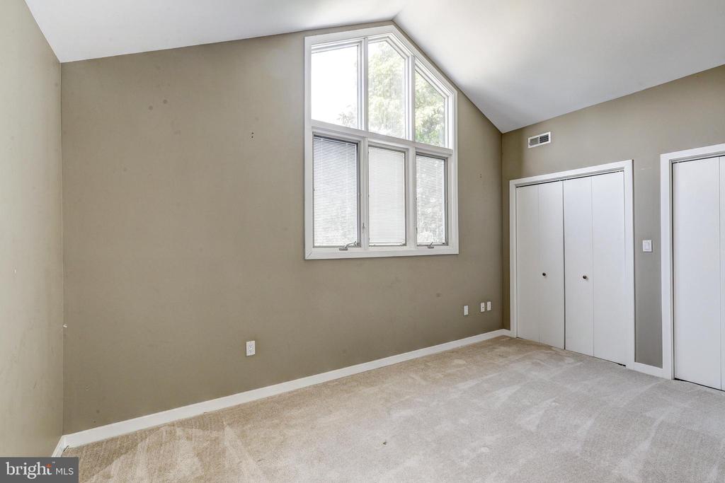 707 WARREN DRIVE