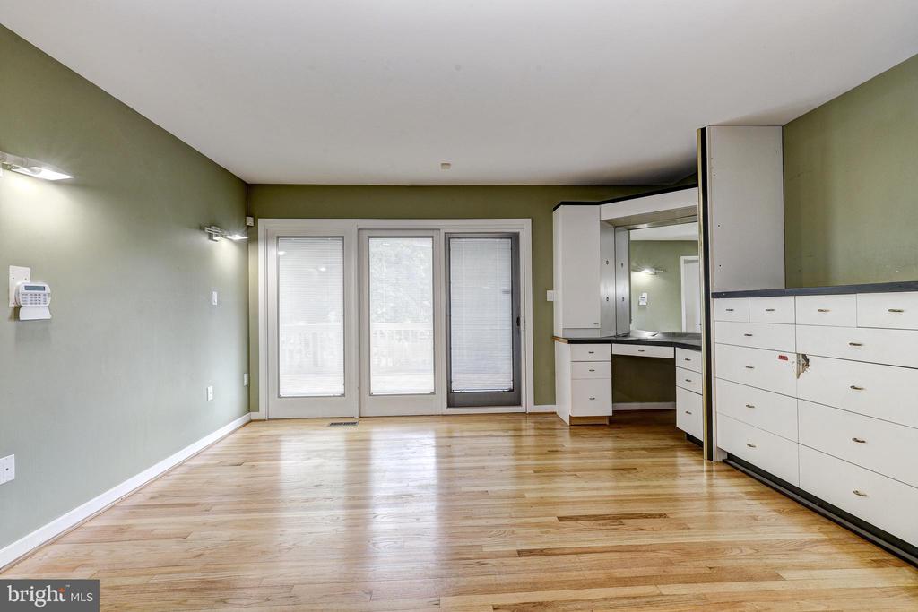 707 WARREN DRIVE