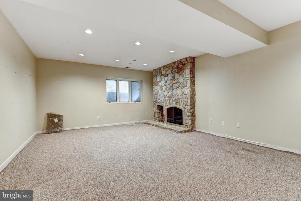 707 WARREN DRIVE