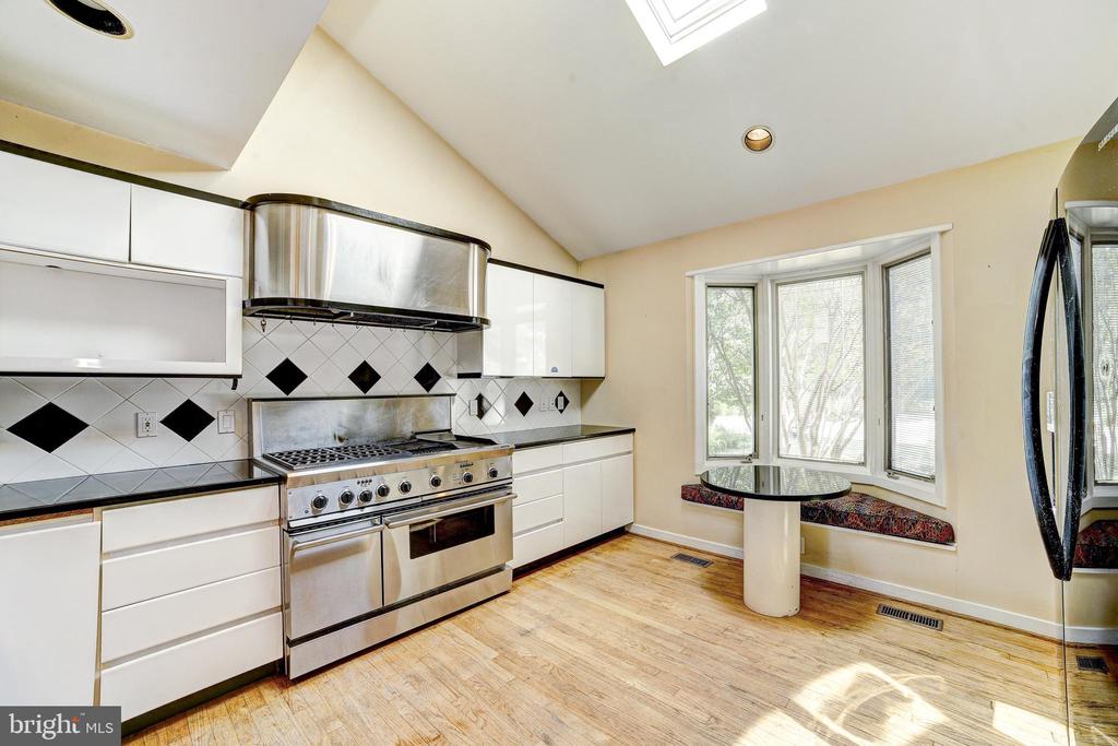 707 WARREN DRIVE