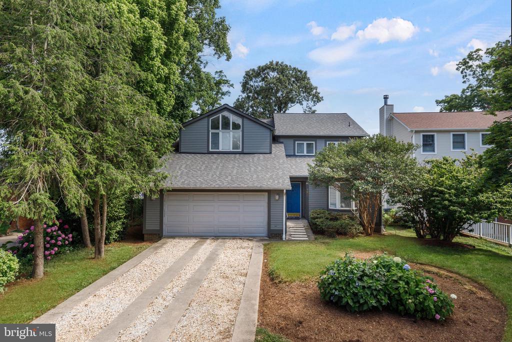 707 WARREN DRIVE
