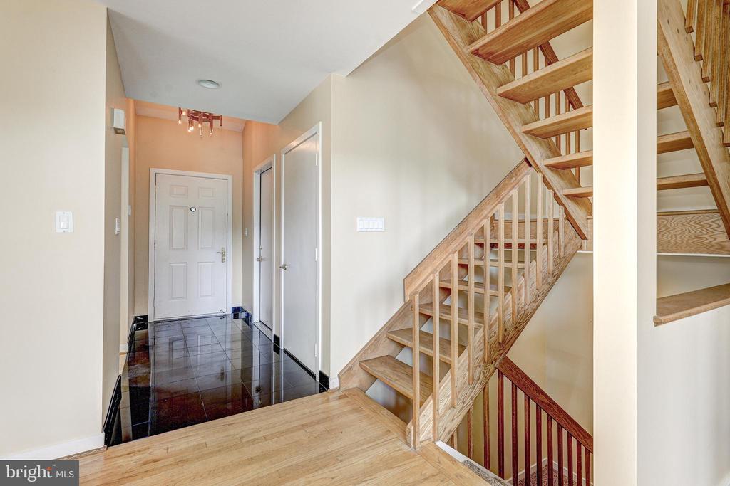 707 WARREN DRIVE