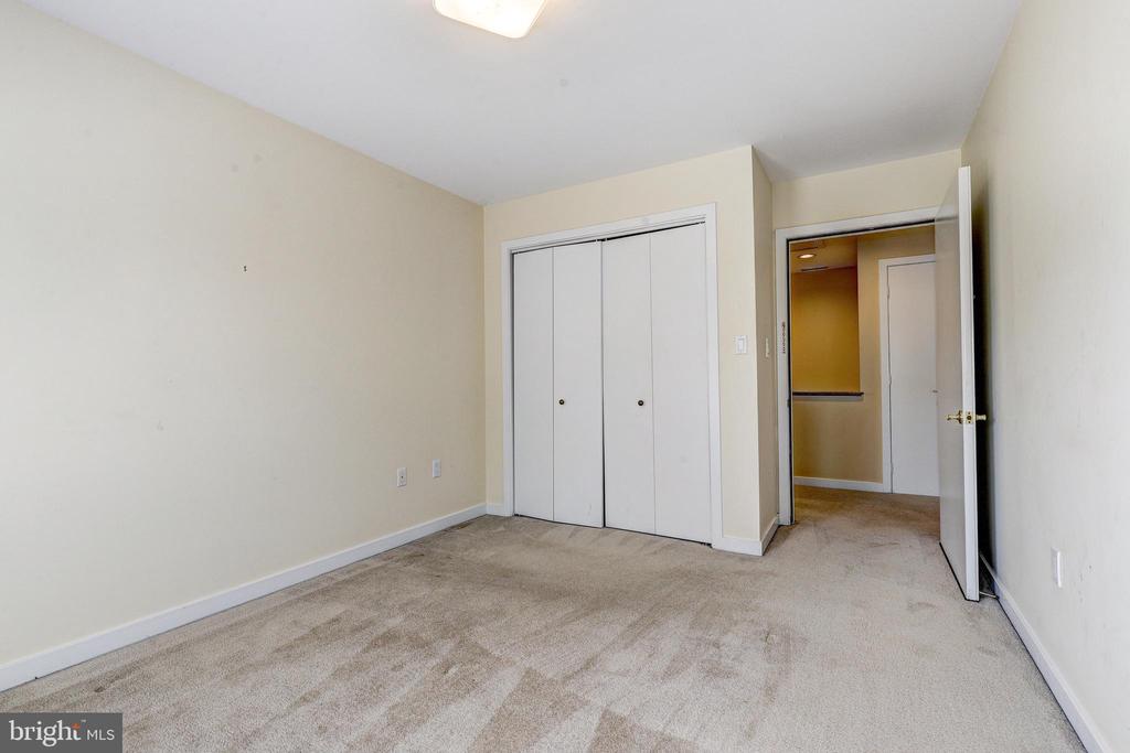 707 WARREN DRIVE