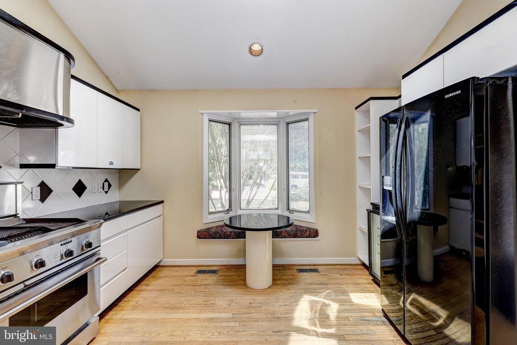 707 WARREN DRIVE
