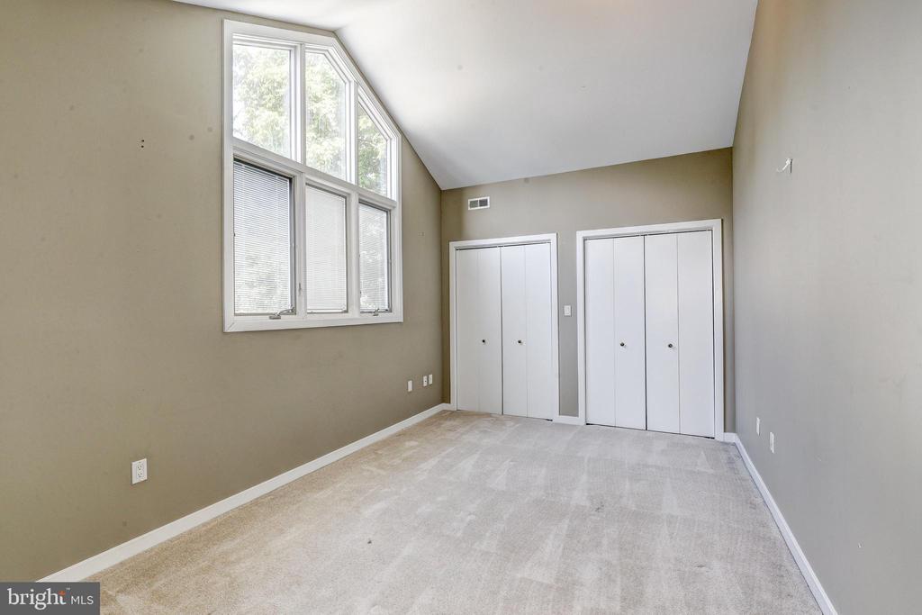 707 WARREN DRIVE