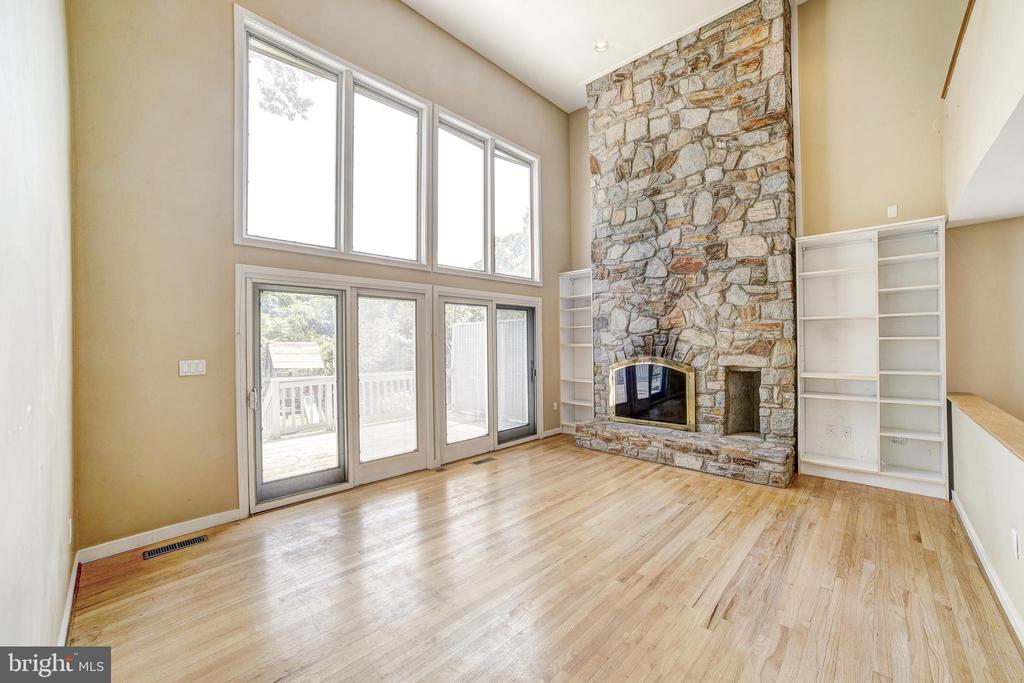 707 WARREN DRIVE
