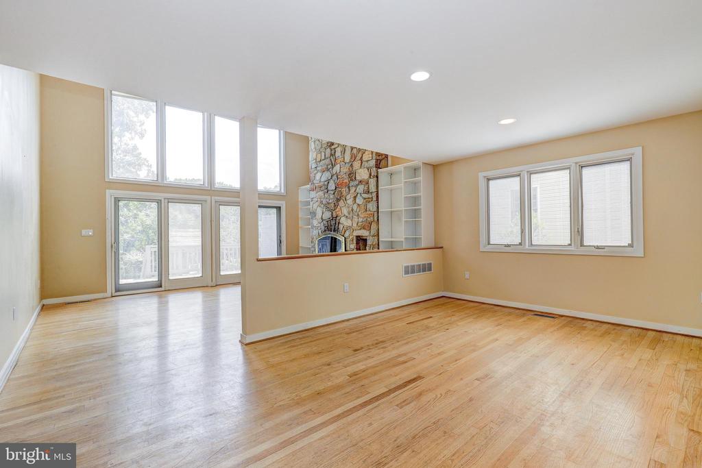 707 WARREN DRIVE