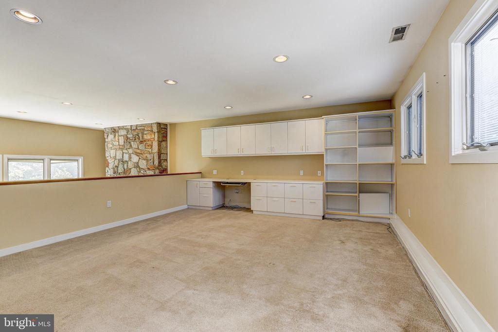 707 WARREN DRIVE