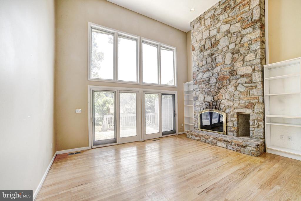 707 WARREN DRIVE