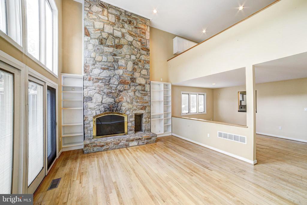 707 WARREN DRIVE