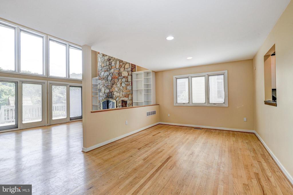 707 WARREN DRIVE