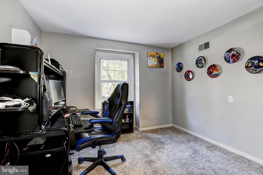 825 RUXSHIRE DRIVE