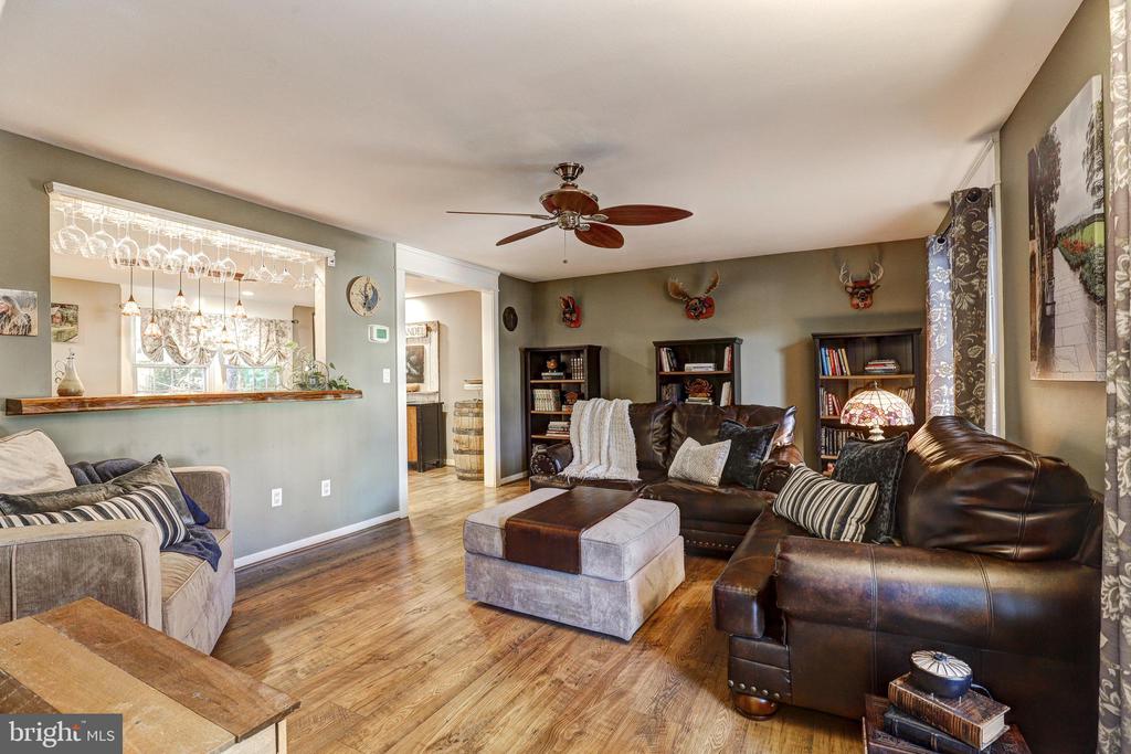 825 RUXSHIRE DRIVE