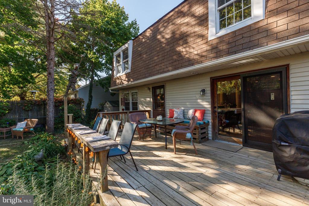 825 RUXSHIRE DRIVE