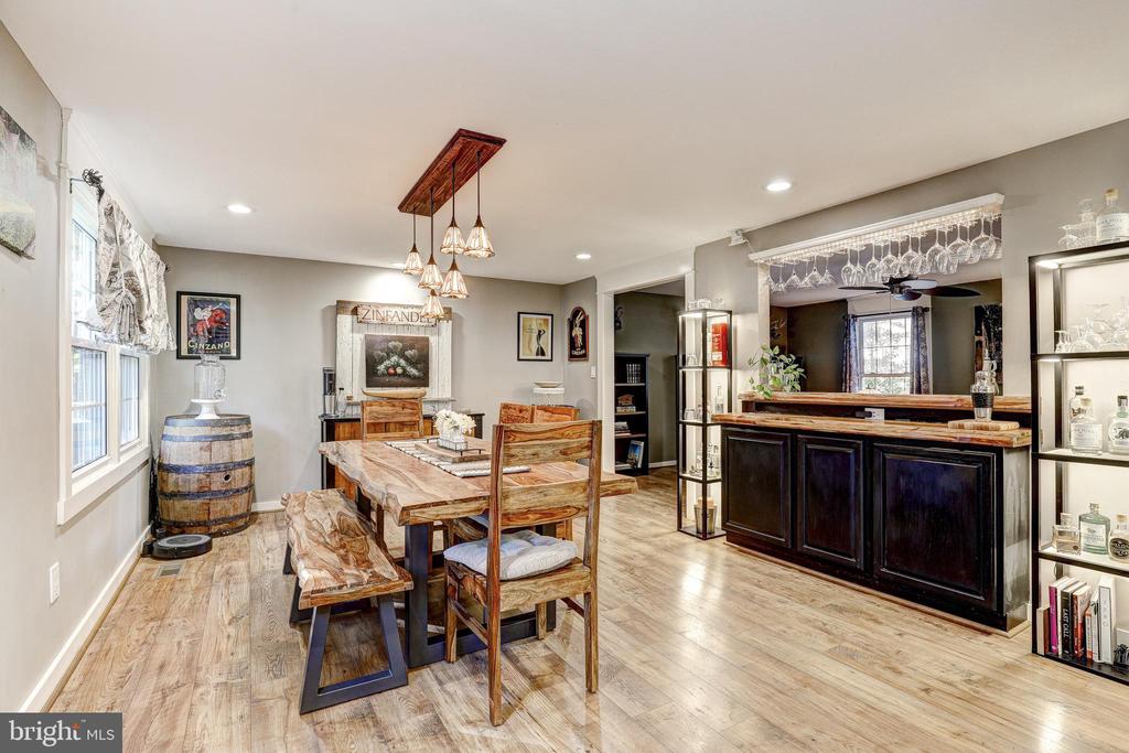 825 RUXSHIRE DRIVE