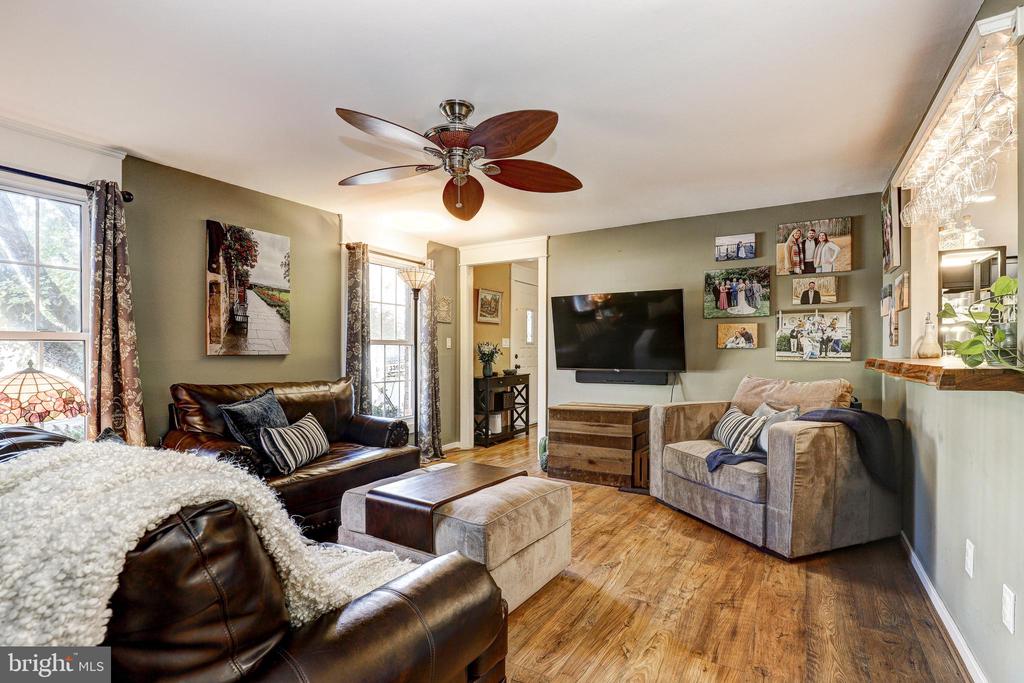 825 RUXSHIRE DRIVE