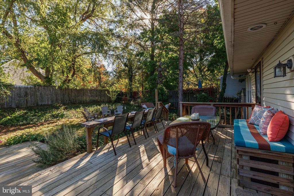 825 RUXSHIRE DRIVE