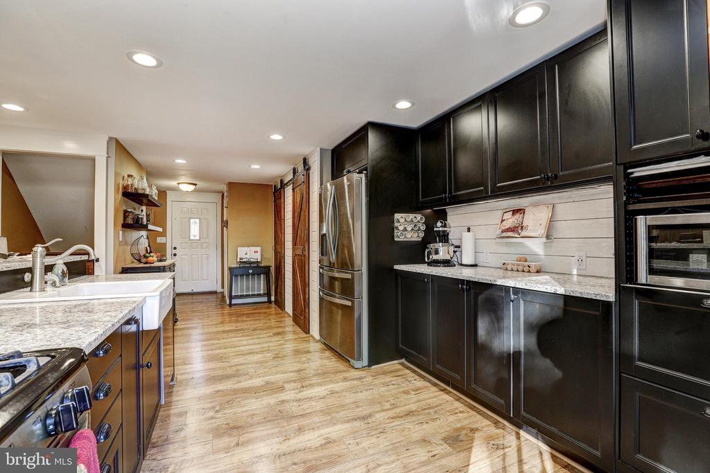 825 RUXSHIRE DRIVE