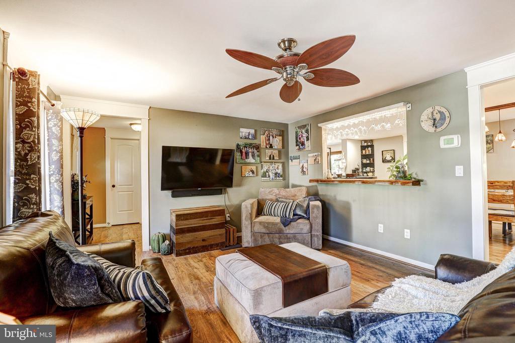 825 RUXSHIRE DRIVE