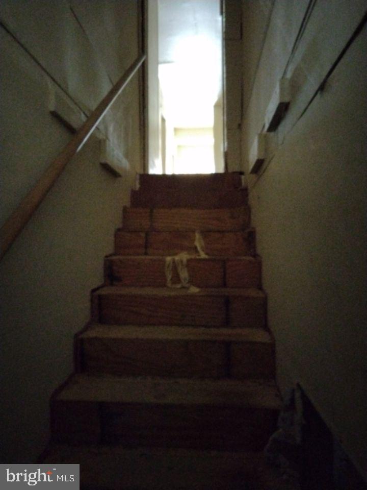 2410 E MADISON STREET