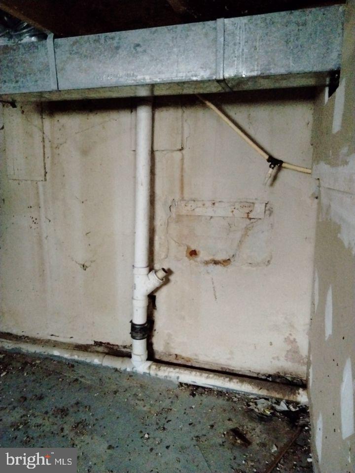 2410 E MADISON STREET