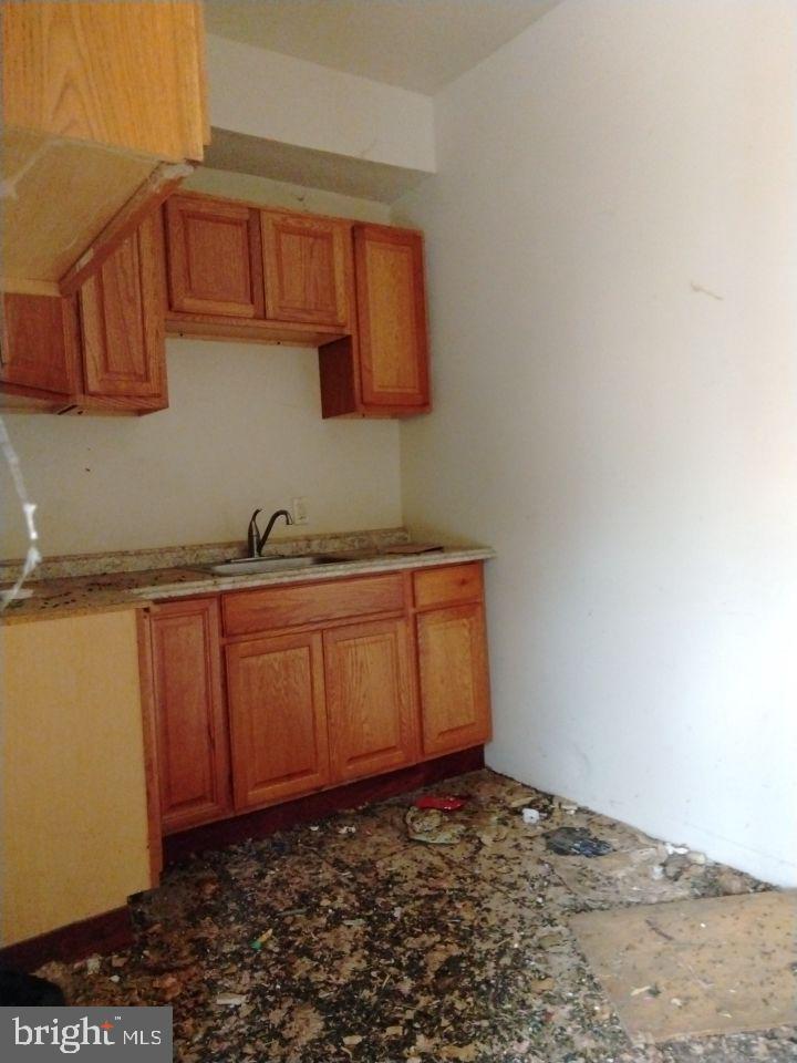 2410 E MADISON STREET