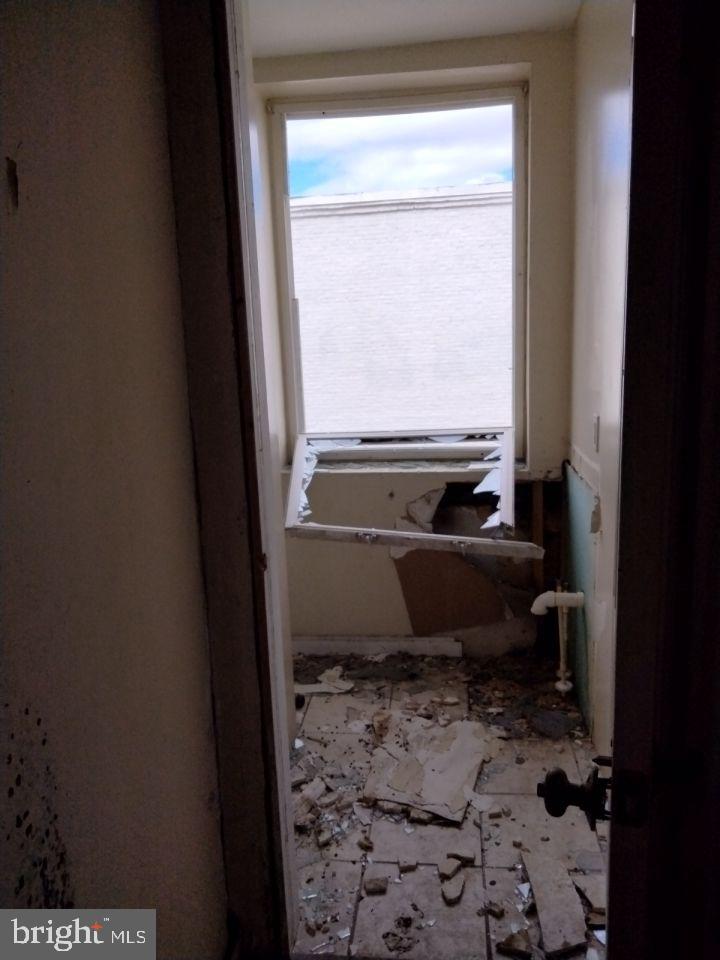 2410 E MADISON STREET