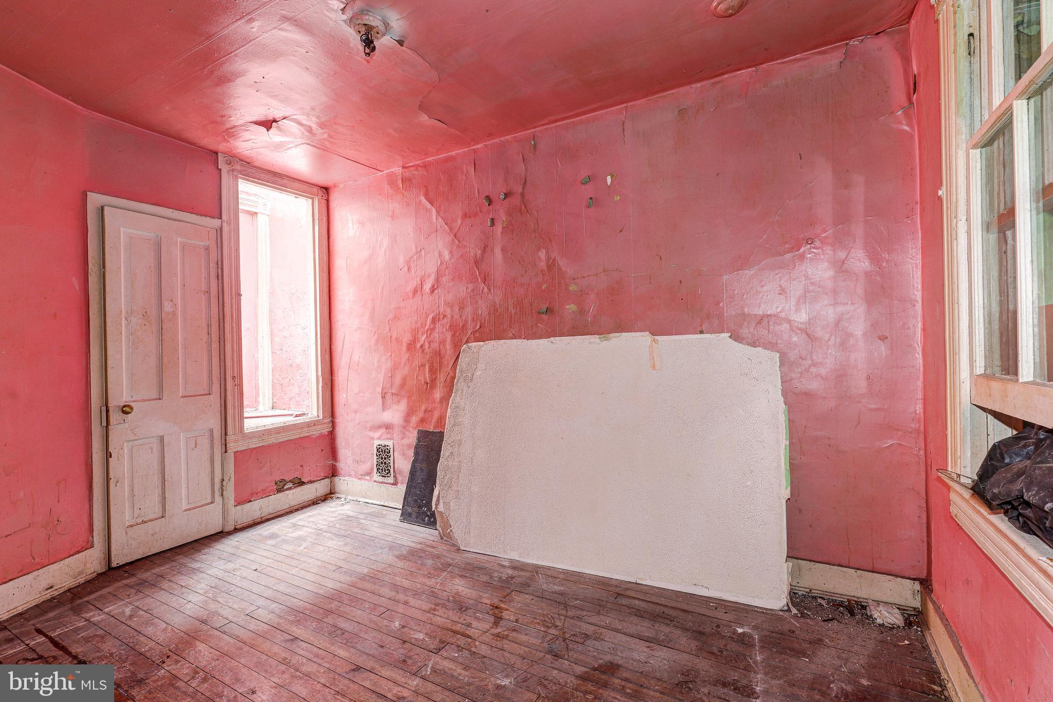 1534 N MILTON AVENUE