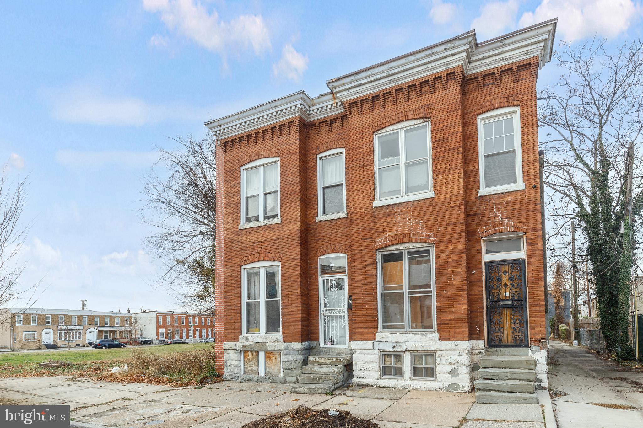 1534 N MILTON AVENUE