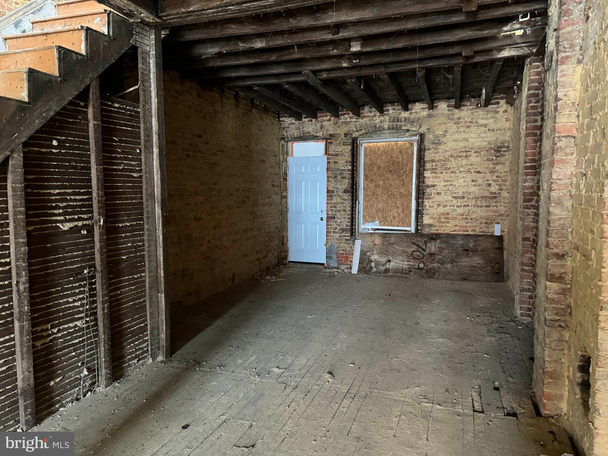 709 N KENWOOD AVENUE