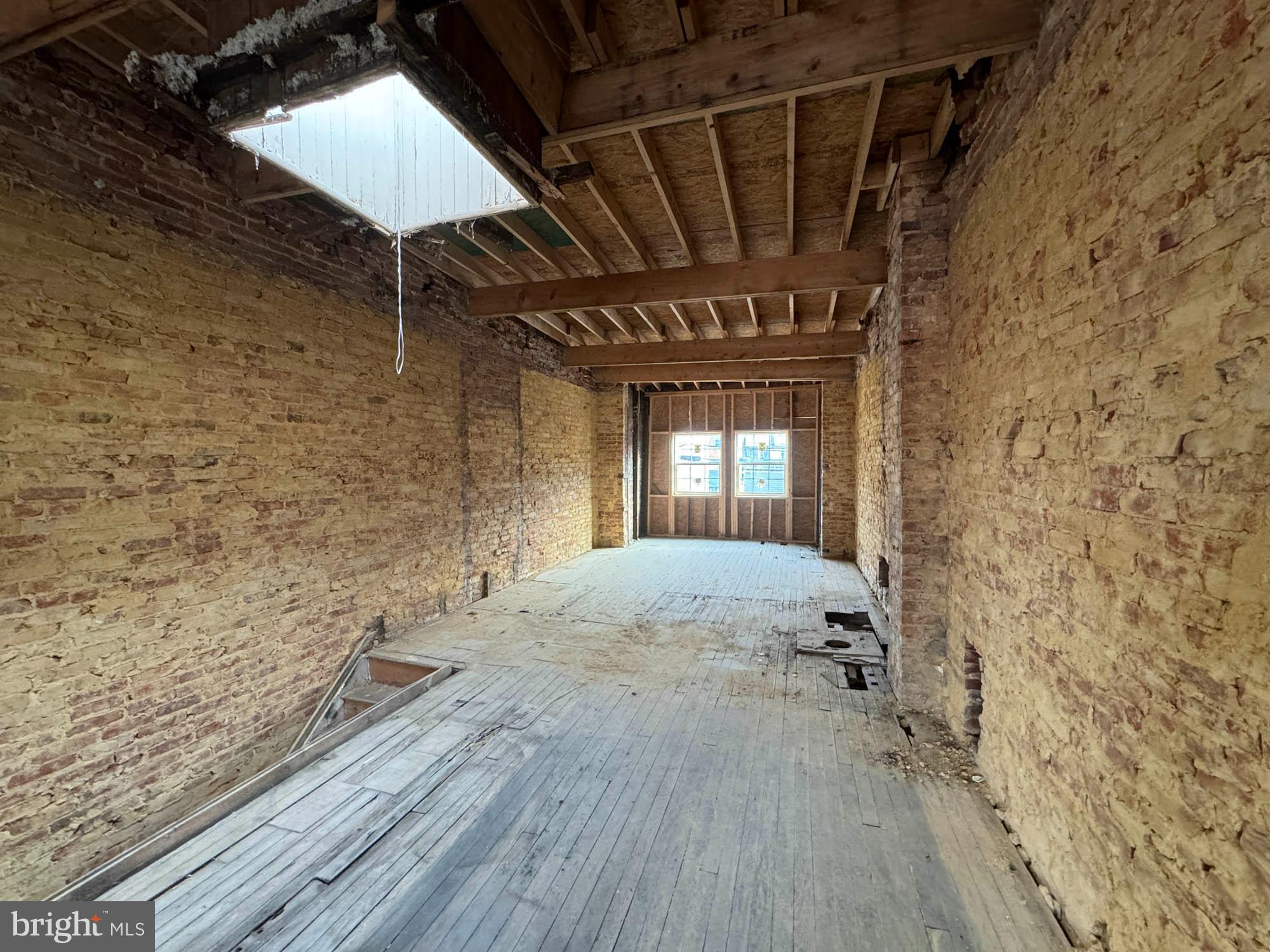 709 N KENWOOD AVENUE