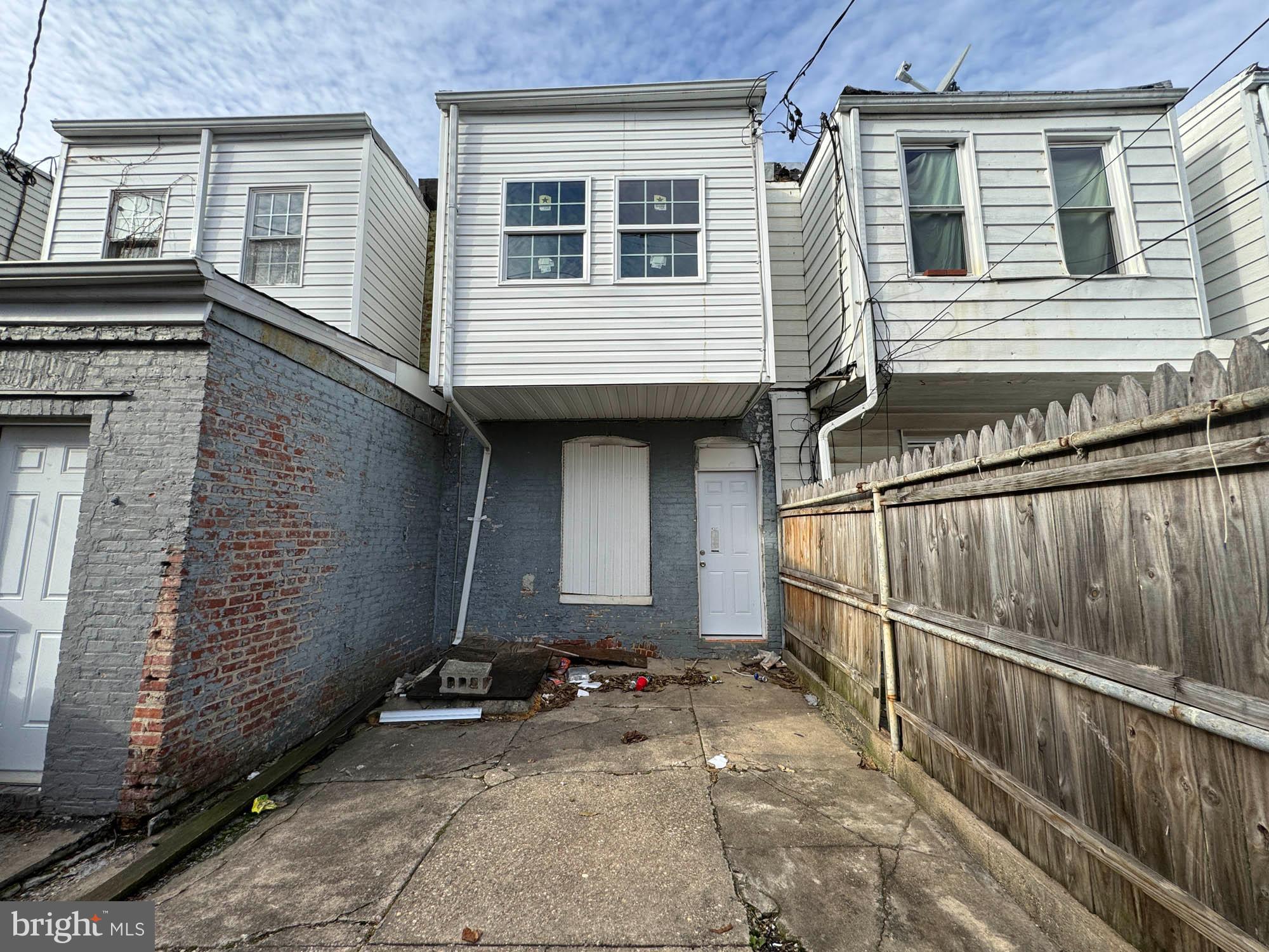 709 N KENWOOD AVENUE