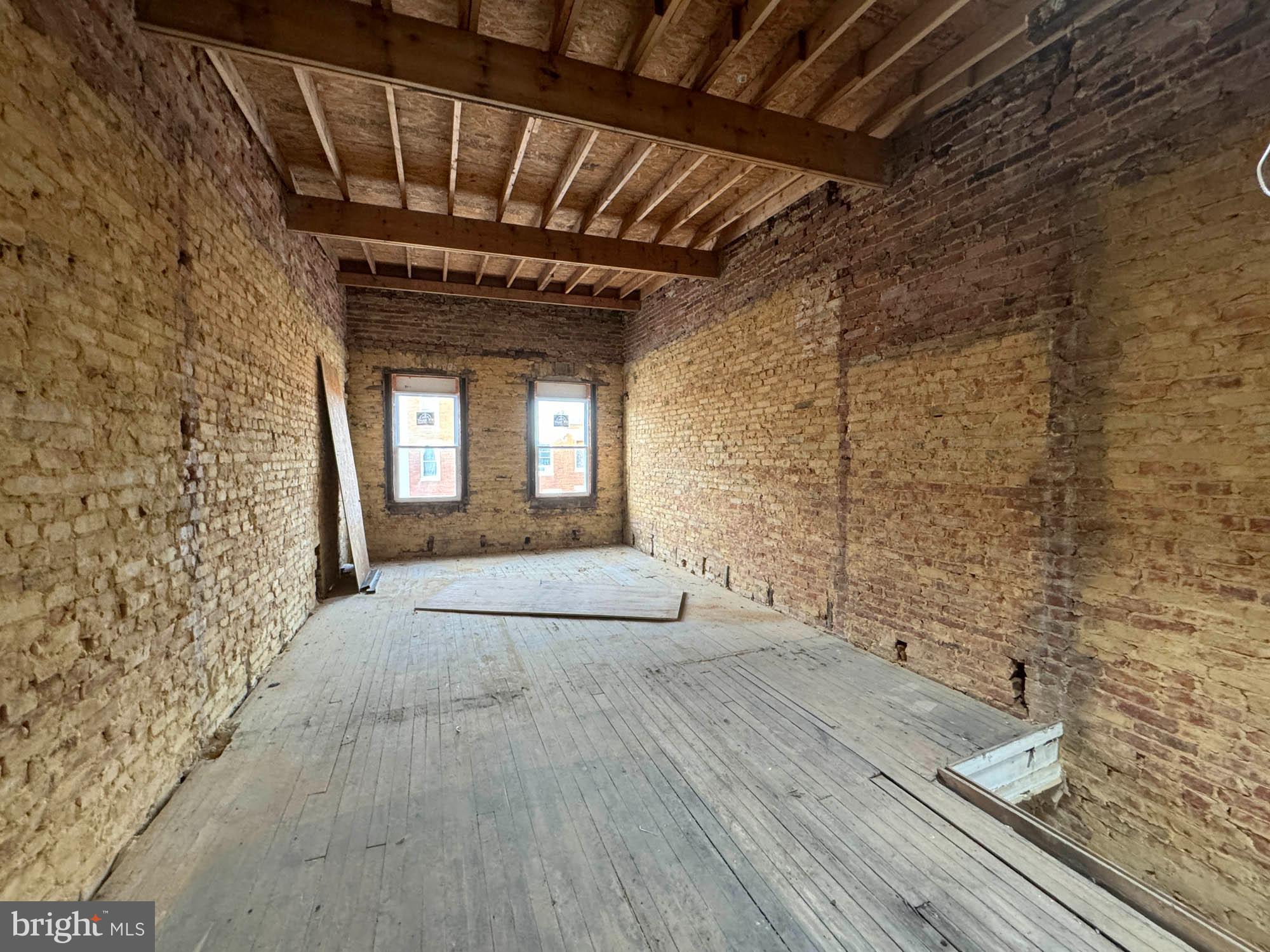 709 N KENWOOD AVENUE