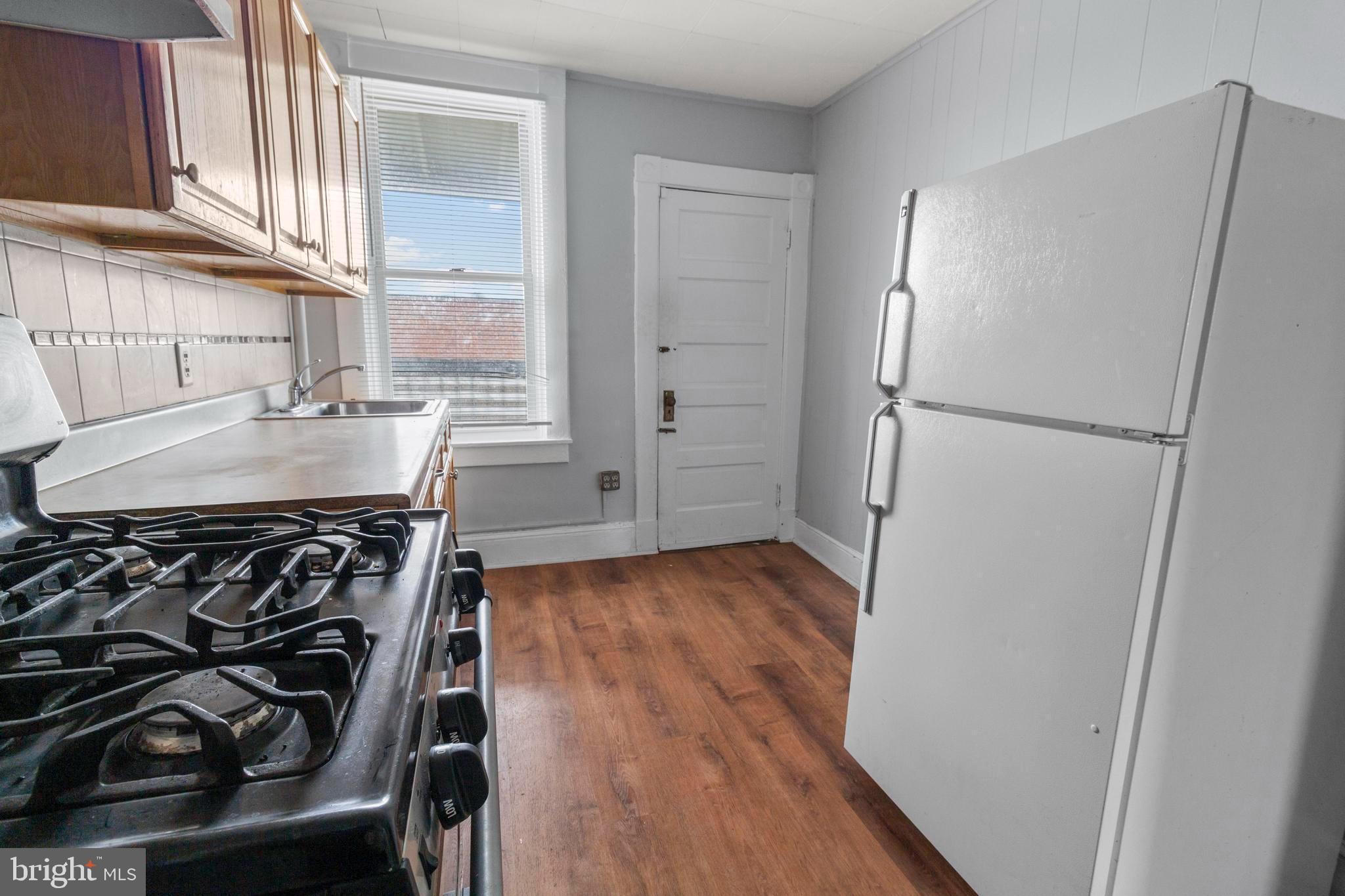 3814 W GARRISON AVENUE