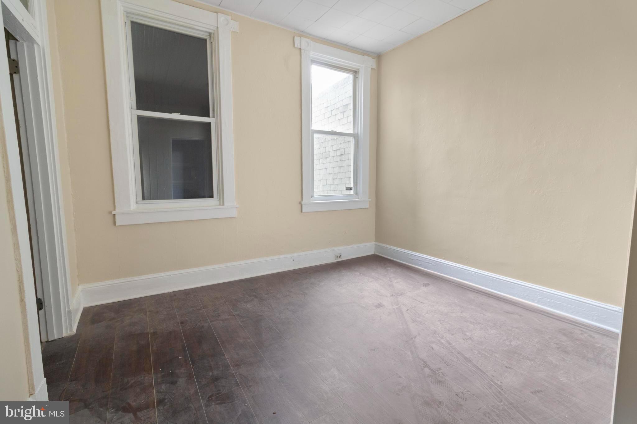 3814 W GARRISON AVENUE